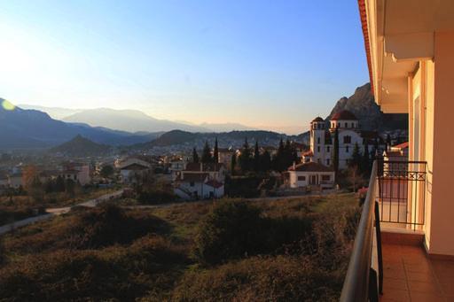 In The Shadow Of Meteora Apartment Калампака Екстериор снимка