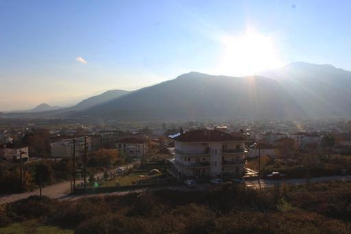 In The Shadow Of Meteora Apartment Калампака Екстериор снимка